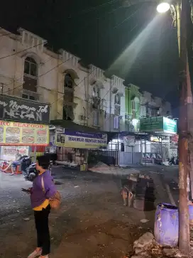 Disewakan Ruko 3 lantai Di Harapan Indah Satu