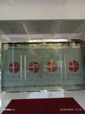 Kaca Film dan Stiker Rapi