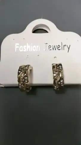 Anting model jepitan cantik