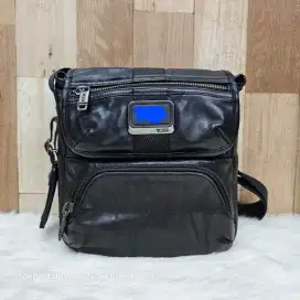 Tumi barton black leather original