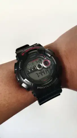 Jual jam tangan pria bekas seken Casio Gshock GD 100 mulus kayak baru.