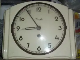 Jam dinding keramik