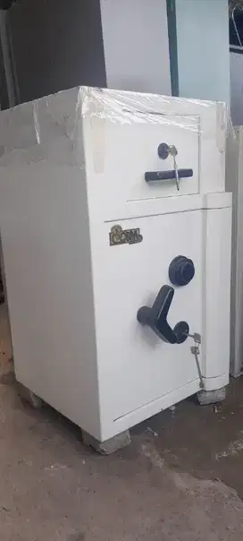 Brankas/brangkas Drawer Trap mrk chubb cobra