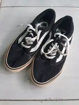 SEPATU VANS LOW CUT HITAM SIZE 37