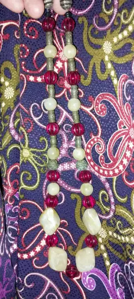 Kalung manik2 maron krem