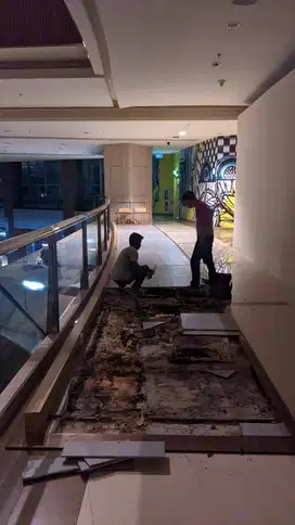 BONGKAR OUTLET MALL, KANTOR DAN RESTO