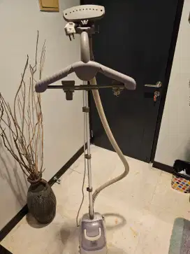 Garment Steamer / Setrika Uap