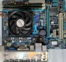 Jual MOBO Gigabyte GA-A55M-DS2 (Socket FM1)+AMD A6-3500 APU+Ddr3 4 Gb