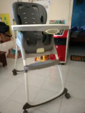 Kursi makan bayi merk ingenuity