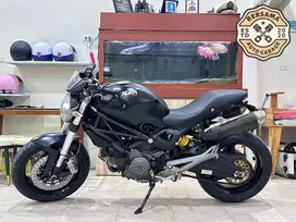 Ducati Monster 696 2011 Hitam