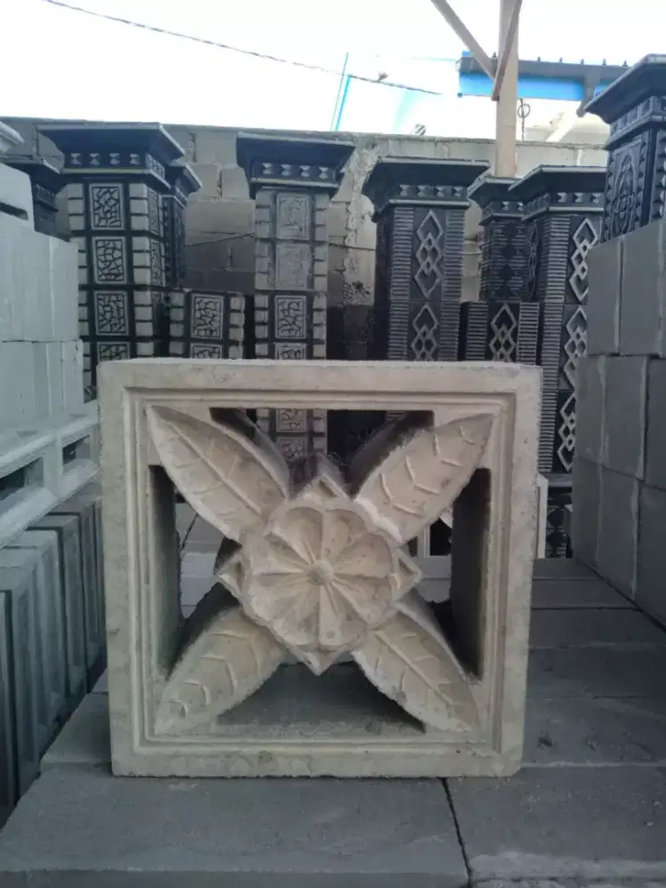 Lubang Angin 30 cm x 30 cm Bunga Daun