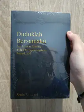 NOVEL DUDUKLAH BERSAMAKU by Senja Rindiani