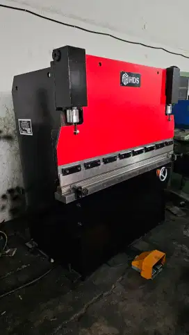 Mesin Bending 30T x 1600 mm