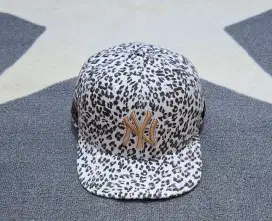 Topi snapback mlb yankees leopard unik lucu second original