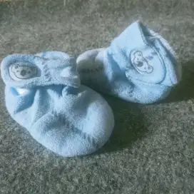 Sepatu bayi merk cuddle me biru