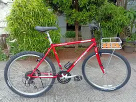Bismillah. Dijual sepeda Federal,26, Merah.