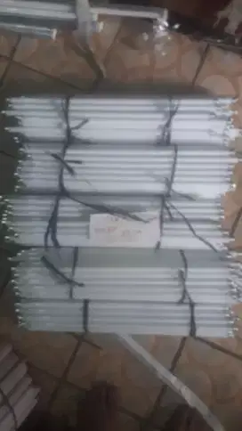 Ada 221 bh lampu neon khusus etalase dagangan uk  55cm brg baru murah