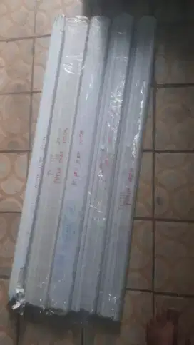 Ada 51 bh lampu neon khusus etalase dagangan uk 51cm brg baru hrg mrh
