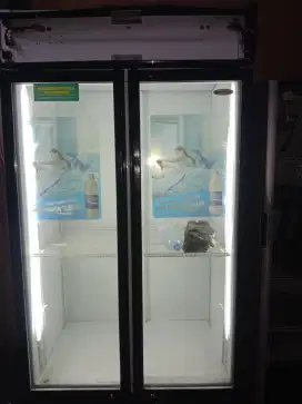 Showcase. chiler. pendingin minuman. kulkas. Service. Tukang. Freezer.