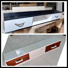 Meja rak tv tempel di dinding