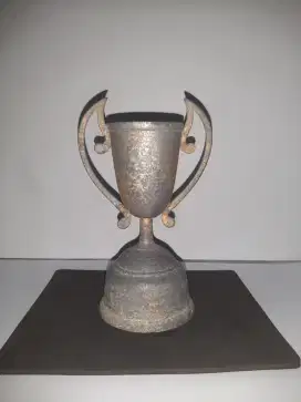 Piala antik jadul