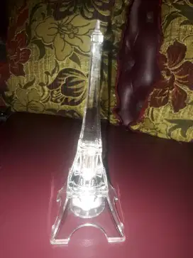 Kuas Make up bentuk menara eiffel
