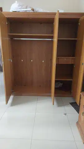 Used furniture to go Almari, Cupboard, meja rias all 1.5 Juta