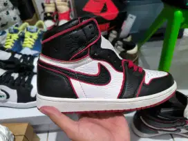 Air Jordan 1 Retro High OG Bloodline US 8 / 41