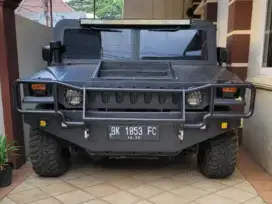 Mobil Hummer 1 , full modif Hummer menyerupai asli nya .