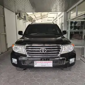 TOYOTA LANDCRUISER 4.5 V8 U.K A/T DIESEL 2012