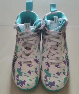 Sepatu Basket Junior Size 40