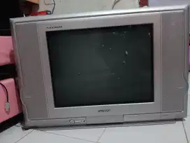 Dijual Tv 24 inch mrek sharp kondisi nyala masih bagus awet