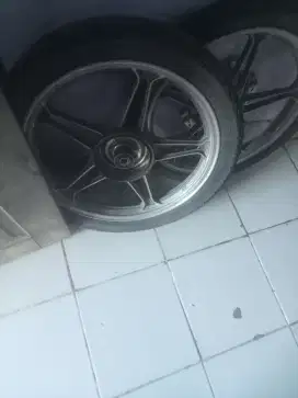 Jual velg R 18.bonis ban luar dalam.