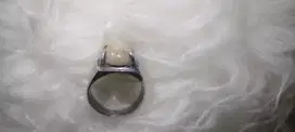 Cincin batu akik nyentrik