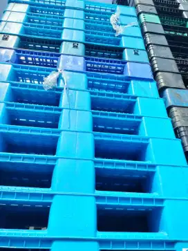 Pallet plastik bekas