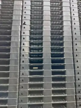 Pallet plastik baru dan bekas