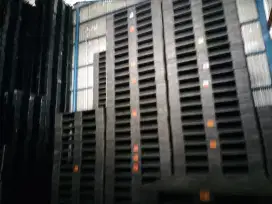 Pallet plastik bekas dan baru