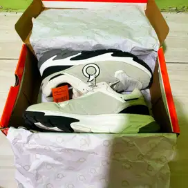 Sepatu Ortuseight (artikel Regent warna Off White Grey Black)
