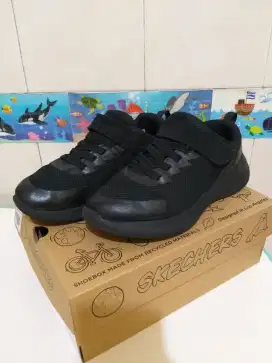 Sepatu skechers anak