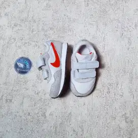 Nike MD Valiant