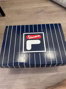 Sepatu Fila x Vespa