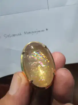 Batu kecubung pelangi