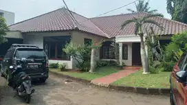 Rumah Dengan Kolam Renang di Cilandak Belakang Citos