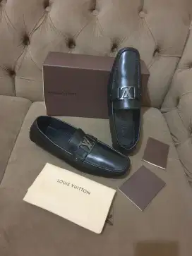 Mulus .authentic sepatu .loafers louis vuitton .lv size 44