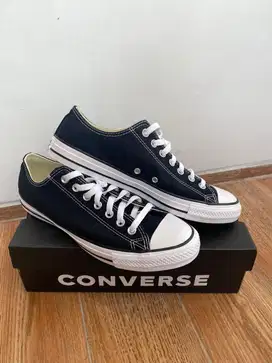 Converse Black/White Low