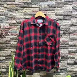 Kemeja flannel oversize merah