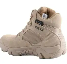 Sepatu Outdoor Delta ukuran 42