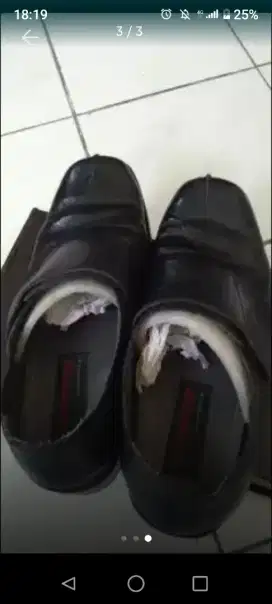 Sepatu Surround