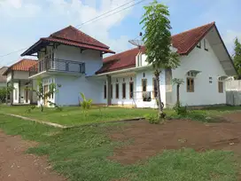 Dijual cepat, tanah beserta rumah, kondisi bangunan ori, lengkap.