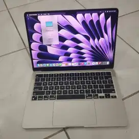 Macbook Air 13 in 2022 m2 8 / 256